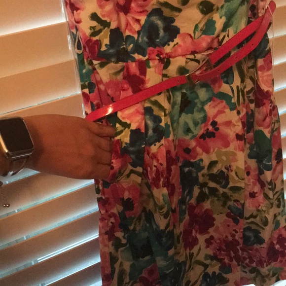 Brightly colored dress - Picture 4 of 4